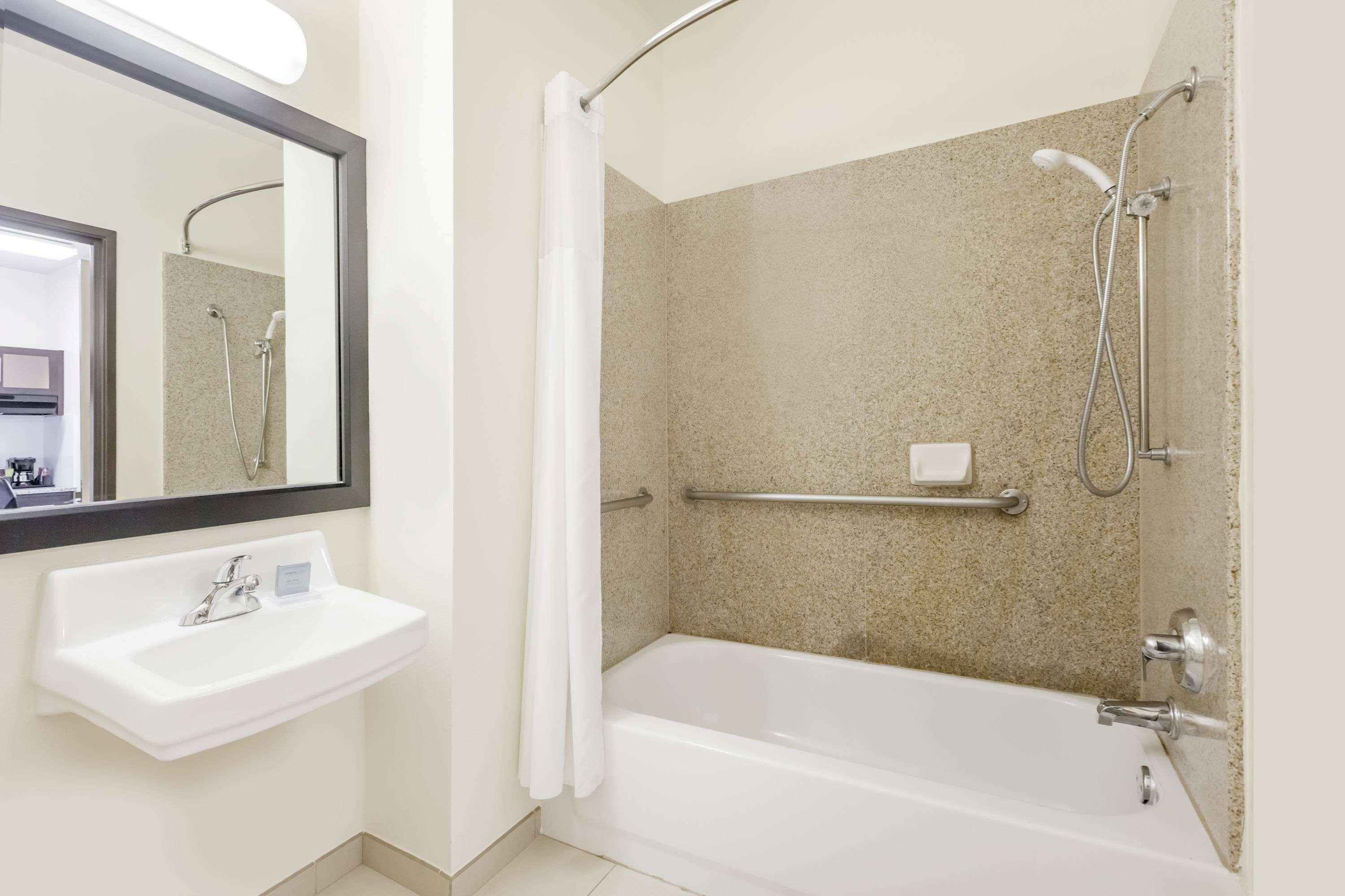 Hawthorn Suites Irving Dfw South Bagian luar foto